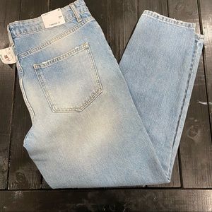 Forever 21 Denim Mom Fit Light Wash Distressed Jeans Size 30 NWT